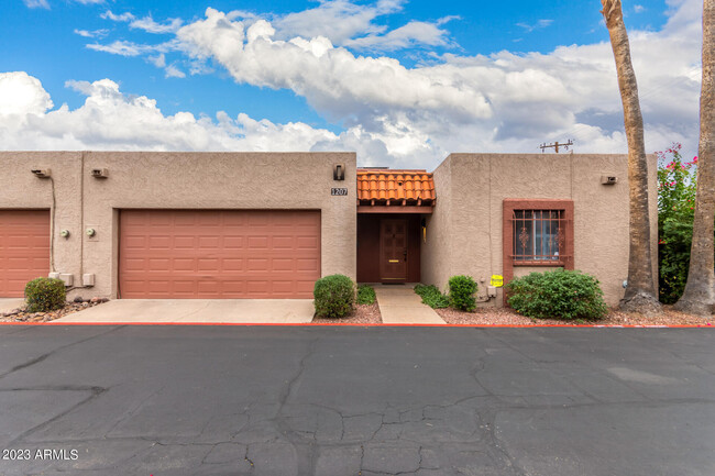 Primary Photo - 1207 E Encantada Pl