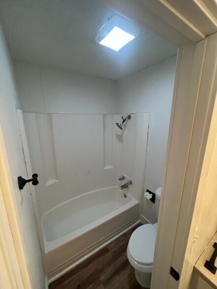 Bathroom - 2346 Newburg Rd