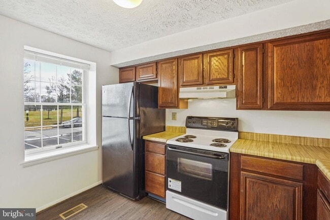 Building Photo - 3525 Laurel View Ct