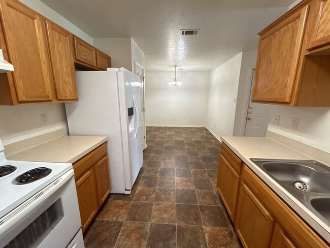 Building Photo - 308 Cedar Ridge Dr