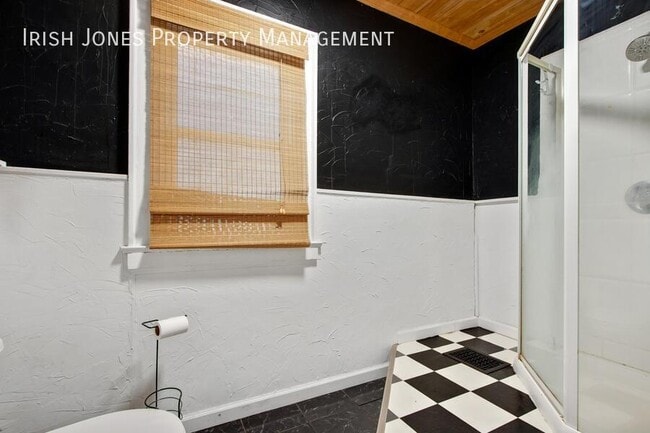 Building Photo - 2829 South Park Ave