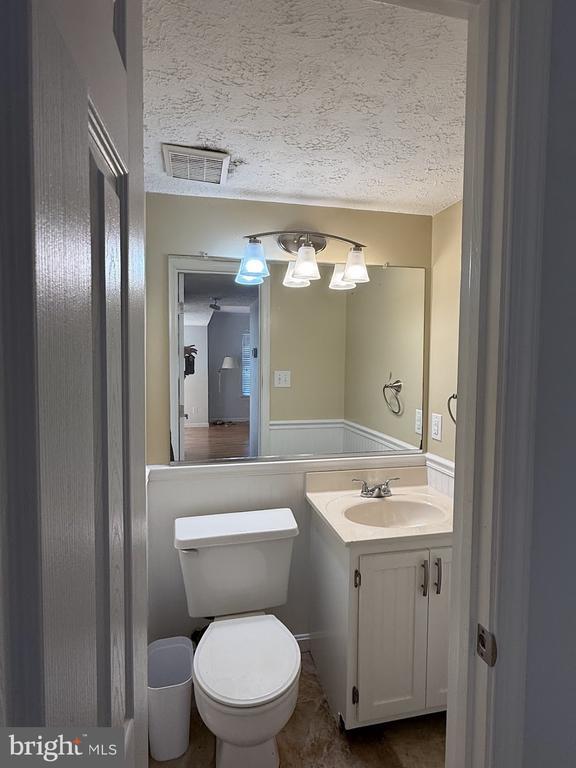 Building Photo - 46361 Columbus Dr