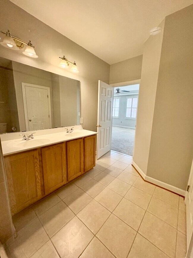 Building Photo - 645 Whetstone Glen St