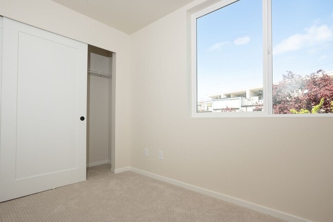 Building Photo - NEW CONSTRUCTION- MOVE- IN READY
