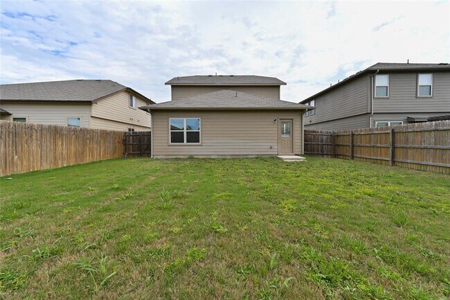 Building Photo - 613 Pinnacle Dr