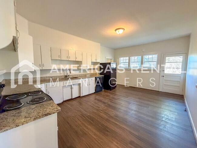 Building Photo - Charming & Spacious Graysville Home for Rent! SECTION 8 FREINDLY!