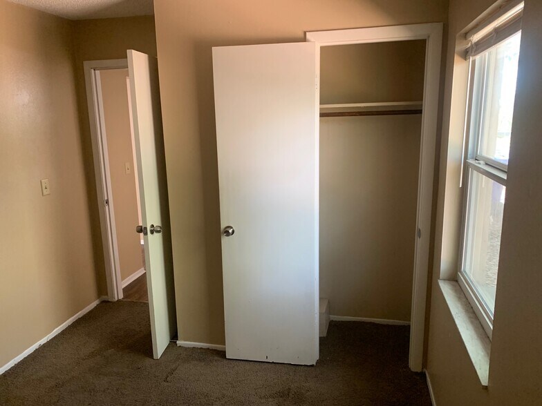 Building Photo - 2410 S San Gully Rd