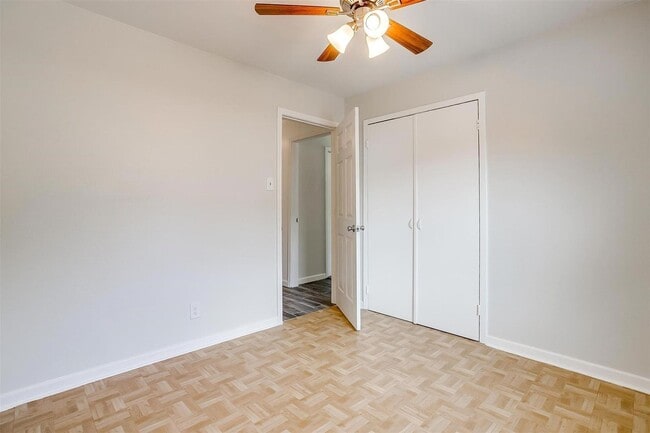 Building Photo - Amazing Home in Western Hills- 3 bed, 1.5 ...