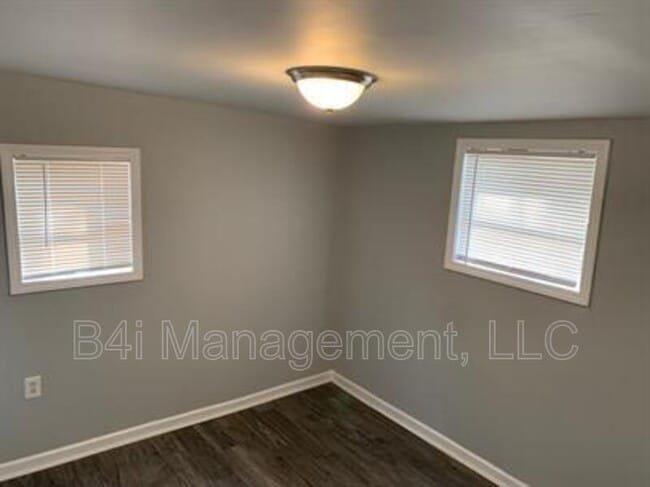 Building Photo - 1201 Lake Dr