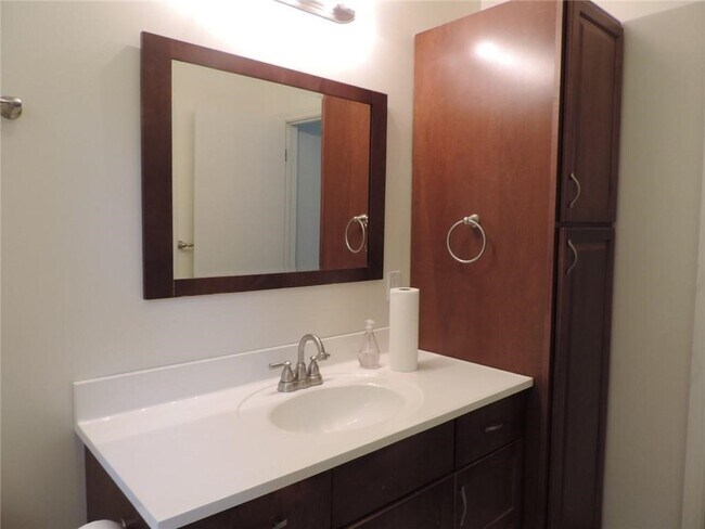 Building Photo - 3765 East Ave