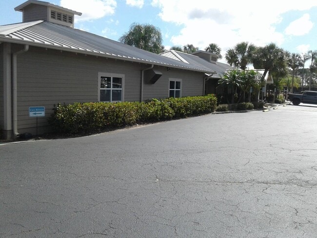 Building Photo - 2113 Sawgrass Ln