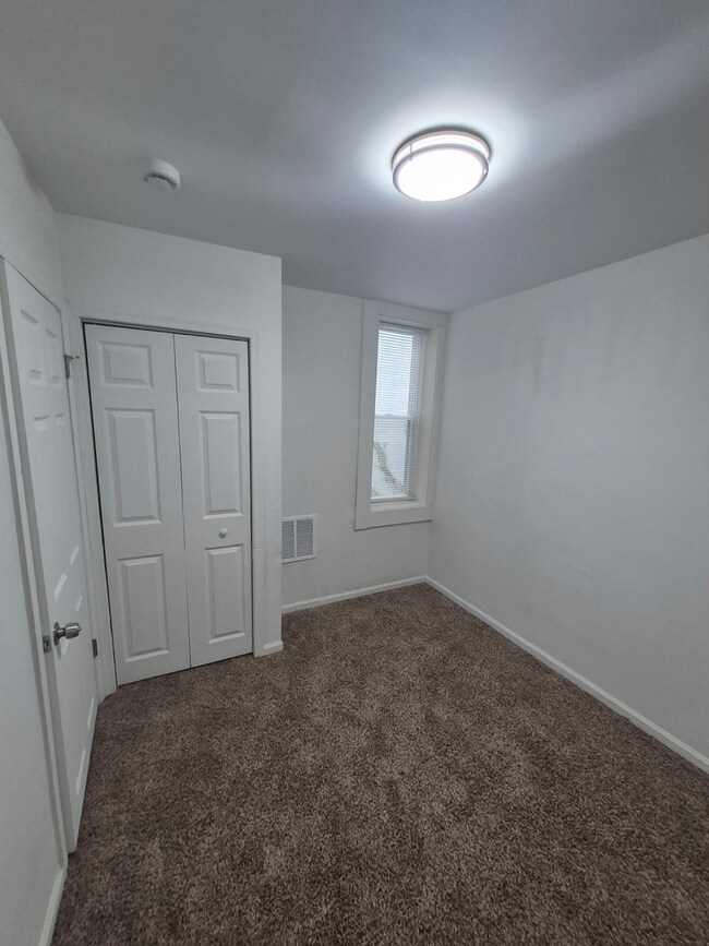 Building Photo - 3Bd/1Ba home minutes from Center City