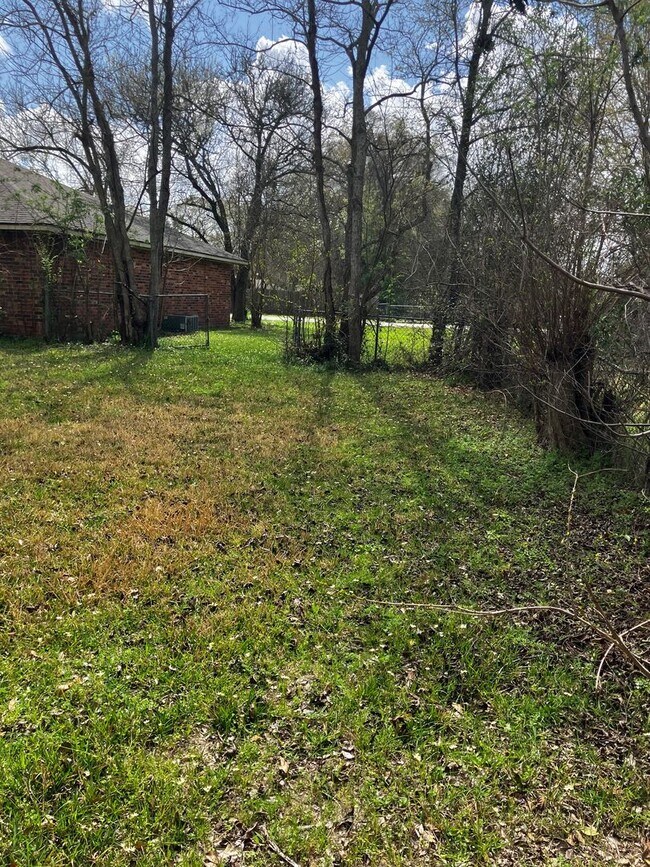 Building Photo - Charming 3-bedroom, 2-bathroom home