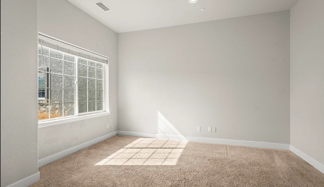 Building Photo - 134 Denio Dr