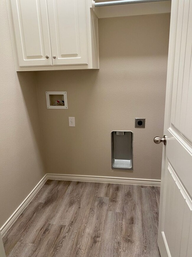 Building Photo - Beautiful Custom Brick Home "The Remington" Open Concept with huge backyard! JULY 1ST!