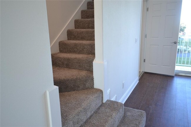 Building Photo - 5728 Biscayne Ct