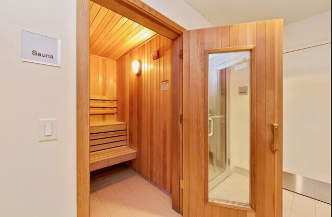 Sauna - 585 9th St