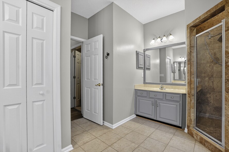 Building Photo - 1601 Majestic View Ln