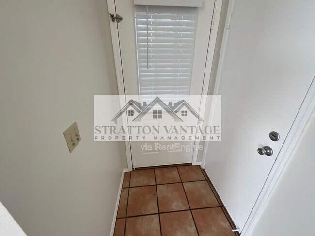 Building Photo - 441 S Maple