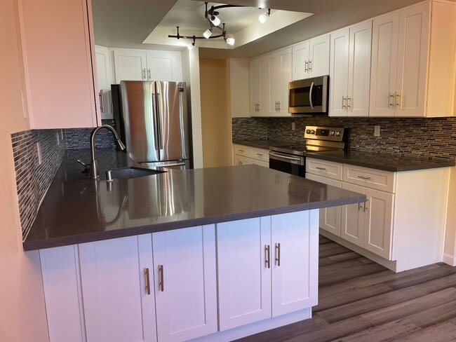 Building Photo - $500 off 1st months rent!!  Bright and Modern Northgate Condo!