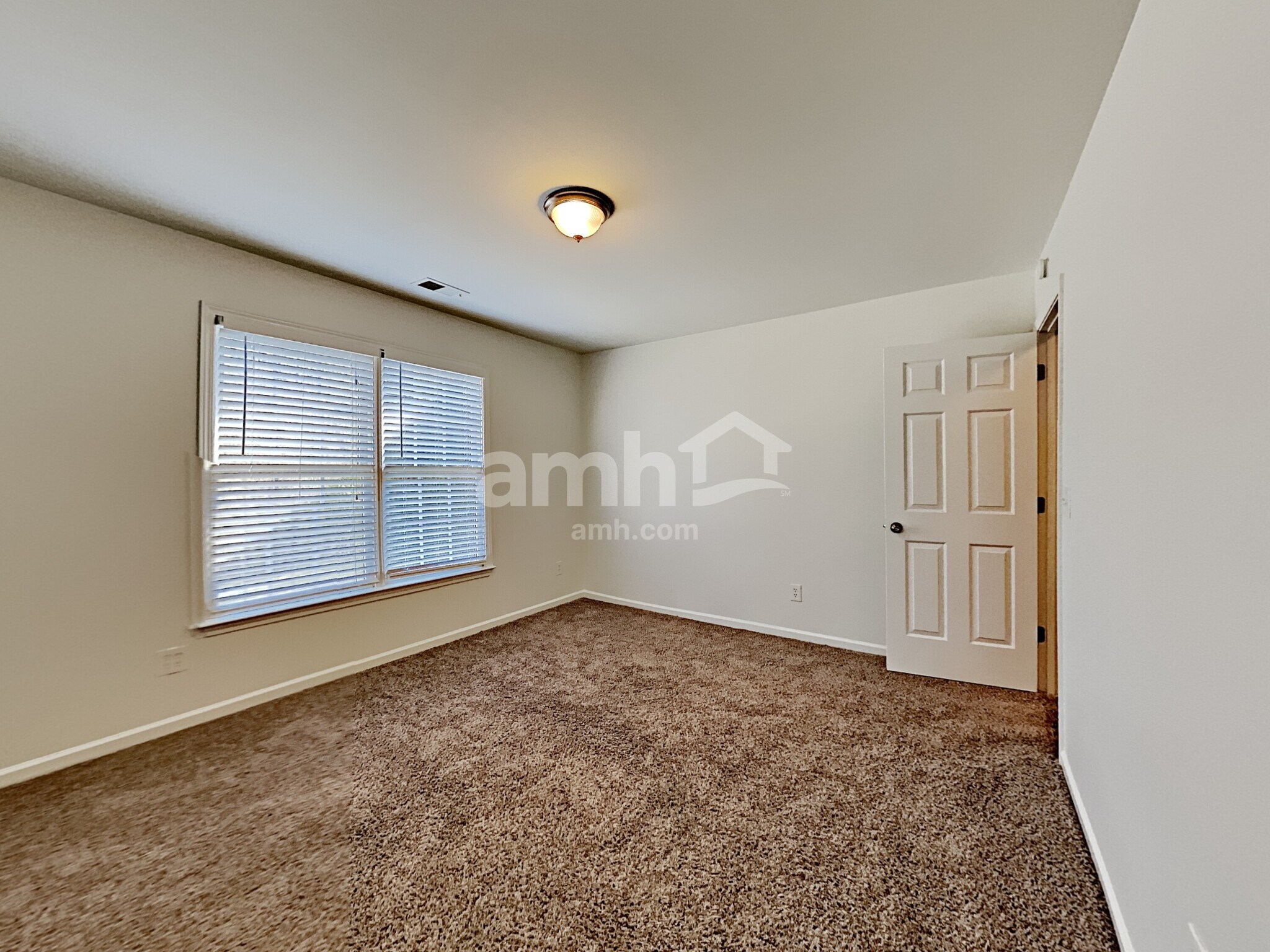 Building Photo - 204 Hunters Ter