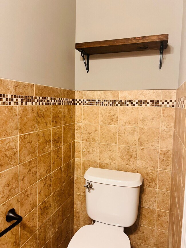 Building Photo - 105 Charing Pl