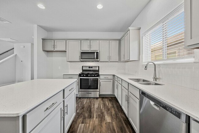 Building Photo - 8128 Daisy Cutter Crossing