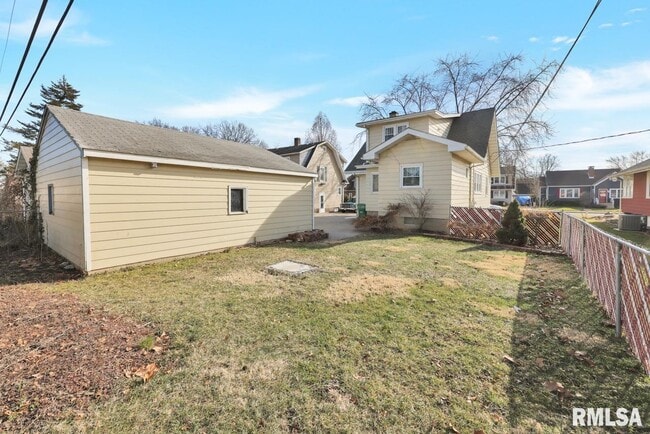 Building Photo - 2601 W Kenwood Ave
