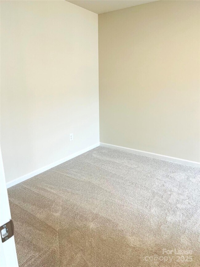 Building Photo - 15753 Country House St