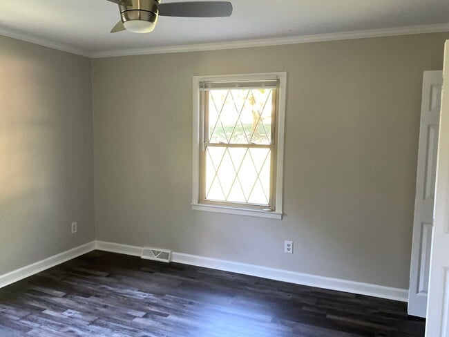 Building Photo - HomeFor Rent with 3 Bedrooms, 2 Baths, 2 Car Garage in Lincolnton NC