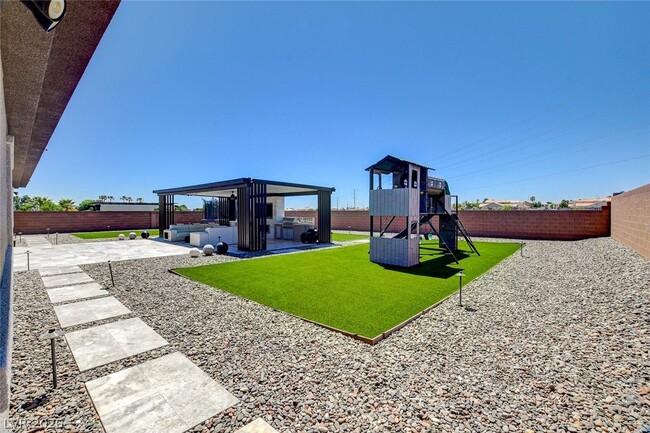 Building Photo - 8477 Wolf Mountain Ct