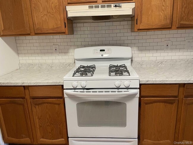 Building Photo - 65 N Chestnut St