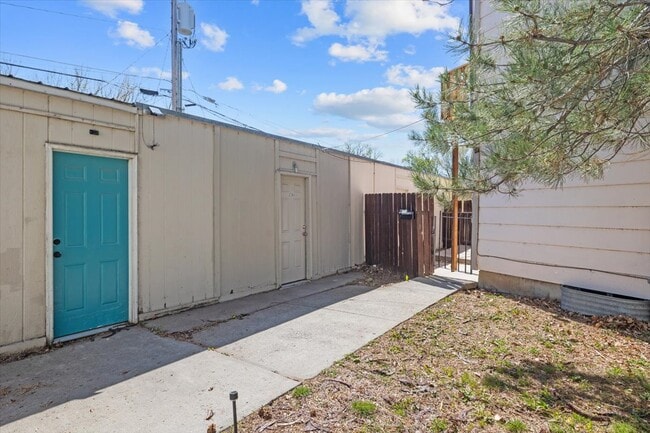 Building Photo - 2252 Avenue C