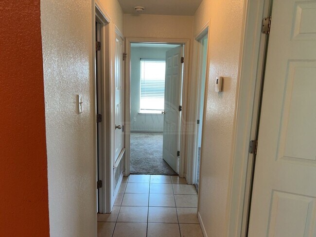 Building Photo - 1206 Cinch Dr