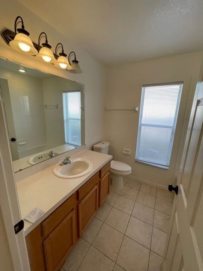 Building Photo - 3 Bedroom/2 Bathroom Single Family Home