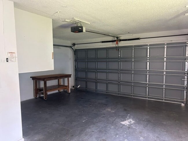 Building Photo - 3/2 available now! Welcome home!