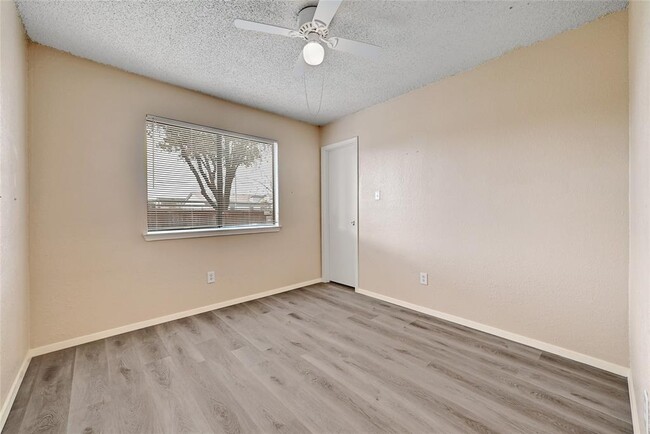 Building Photo - 2100 Balsam Way