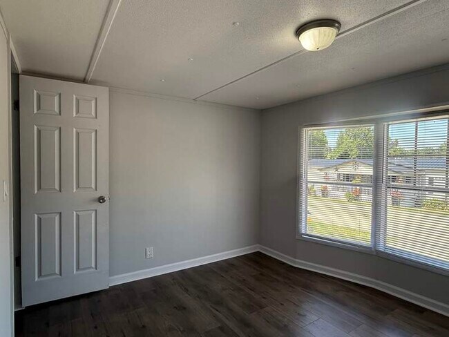 Building Photo - 107 Gouge Dr