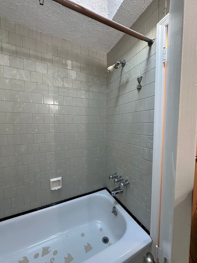 Building Photo - Beautifully Renovated 3-Bedroom Split-Leve...