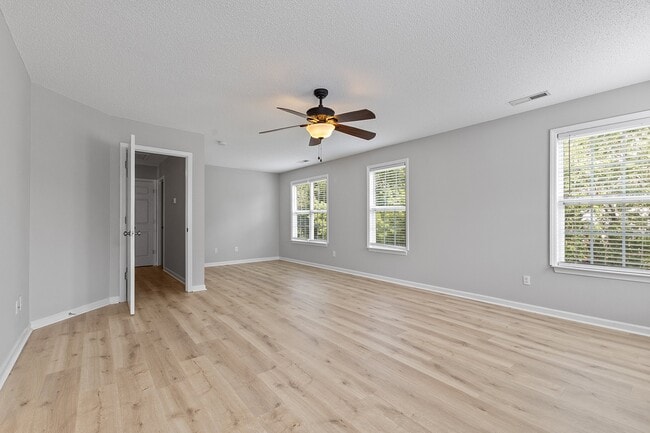 Building Photo - 2112 Echo Glen Ln