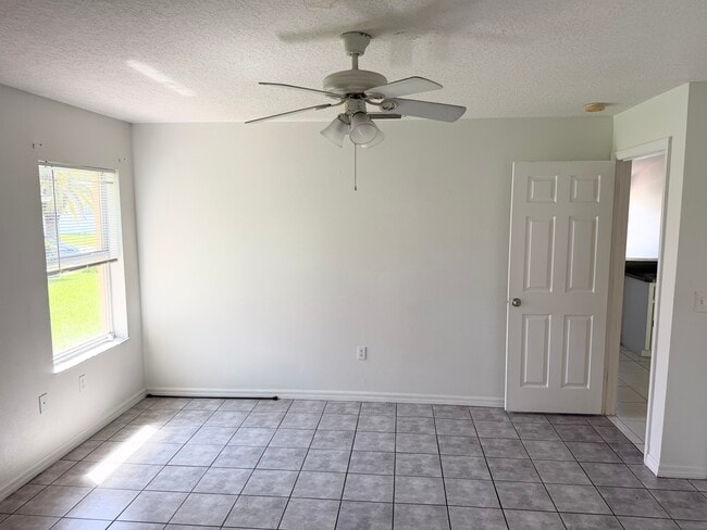 Building Photo - 33 Flamingwood Ln #B