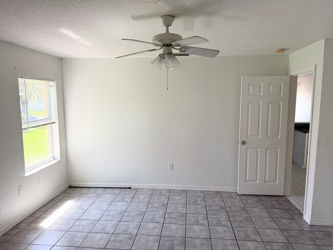 Building Photo - 33 Flemingwood Ln