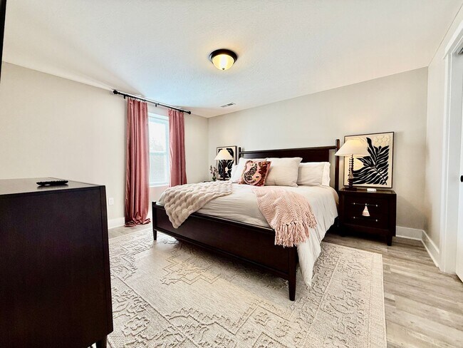 Building Photo - 5 Bed 3 Bath Home With Hot Tub In West Chester, OH