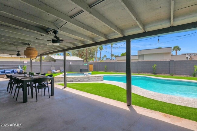 Building Photo - 4137 E Sells Dr