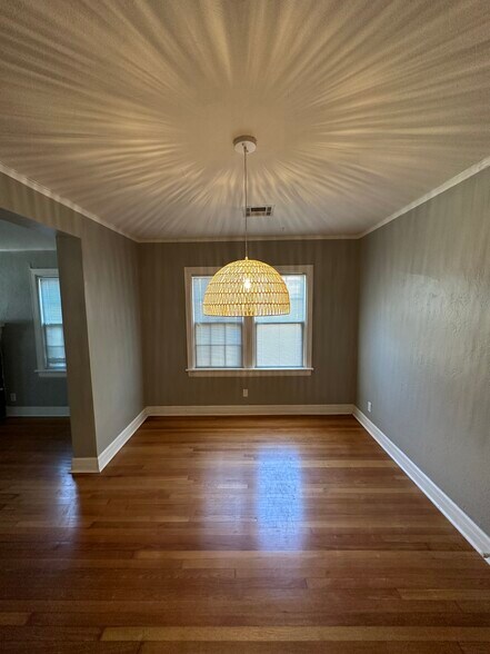 Building Photo - 1015 NW 40th St