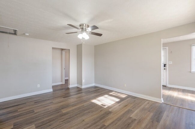 Building Photo - Cozy 3 Bedroom Downtown Apex Home