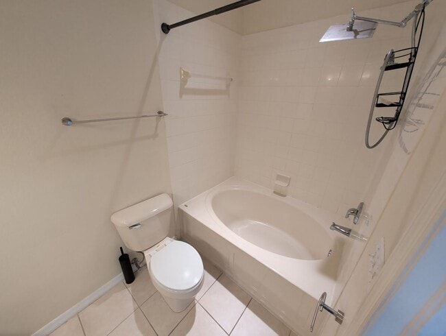 Building Photo - Elegant 2 Bed 2.5 Bath In Largo