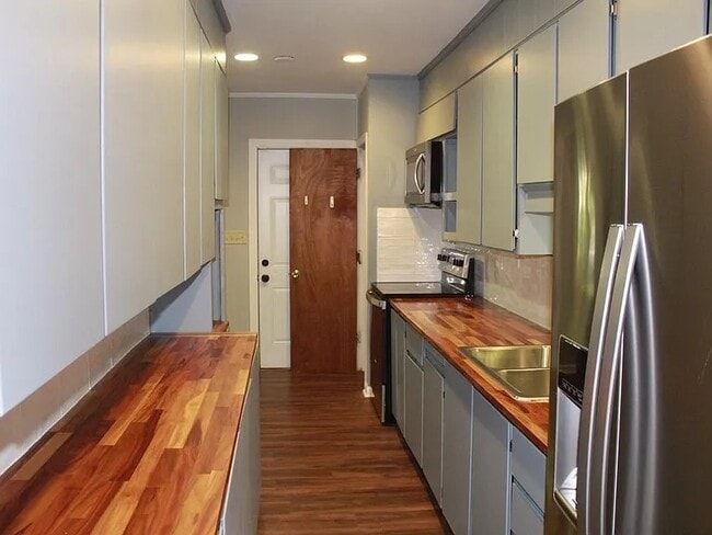 Building Photo - 136 E 57th St