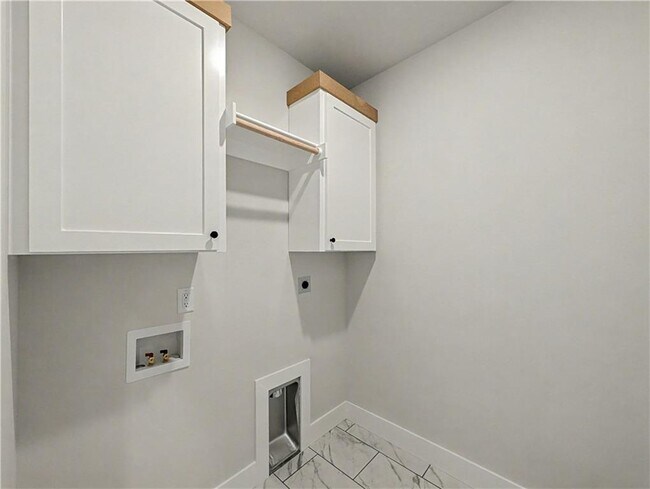 Building Photo - 6906 SW Basswood Ave