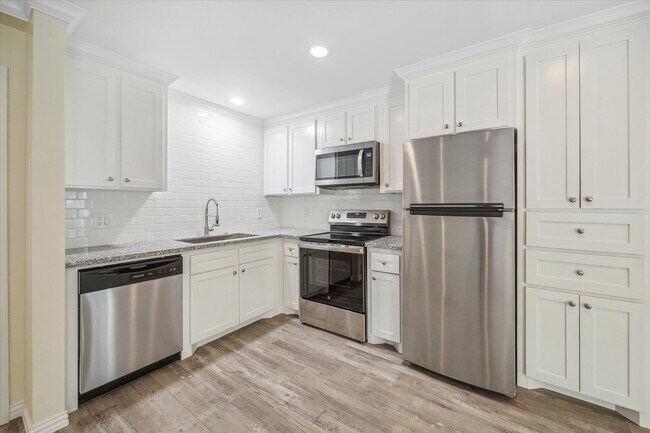 Building Photo - 300 Pecore St